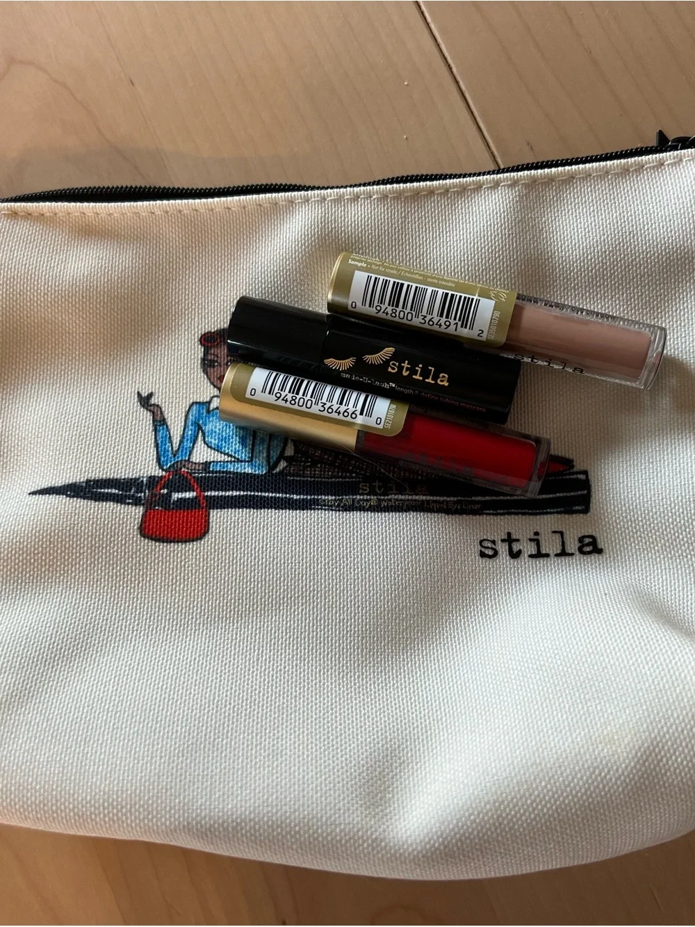 Stila Cosmetic Bag w/ Mini Red Liquid Lipstick, Mascara & Liquid Eyeshadow